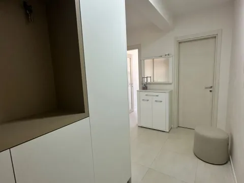 Izdavanje, dvosoban stan, 70m², Central Point, Podgorica - image 16