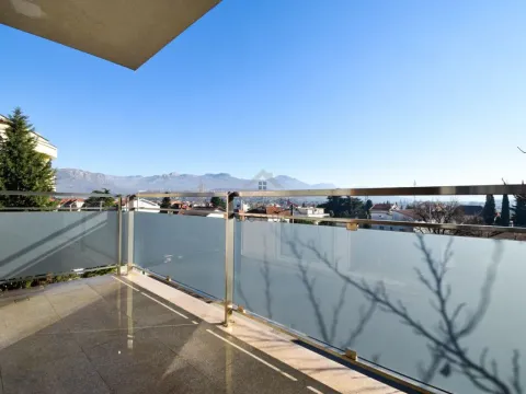 Izdavanje, dvosoban stan, 160m², Gorica C, Podgorica - image 5