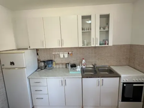 Izdavanje, dvosoban stan, 75m², Centar, Bar - image 4