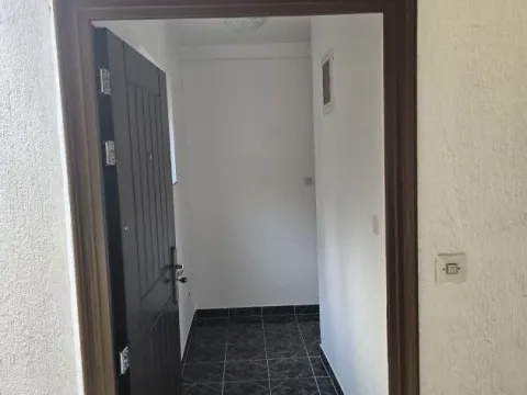 Izdavanje, jednosoban stan, 50m², Budva, Crna Gora - image 4
