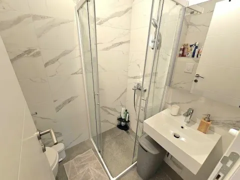 Rent, one bedroom apartment, 38m², Budva, Crna Gora - image 8