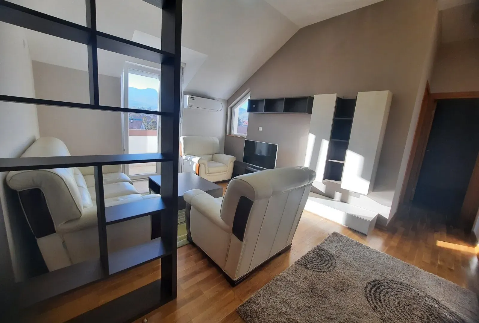 Prodaja, dvosoban stan, 62m², Centar, Cetinje
