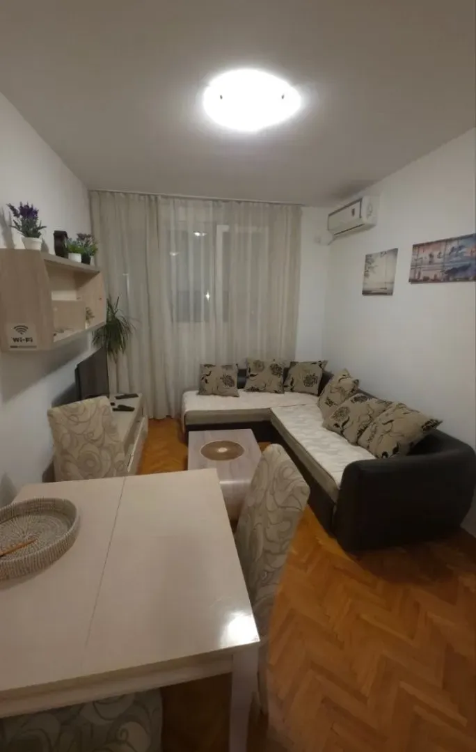 Izdavanje, jednosoban stan, 38m², Pejton, Podgorica
