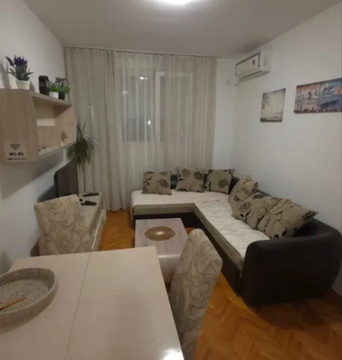 Izdavanje, jednosoban stan, 38m², Pejton, Podgorica