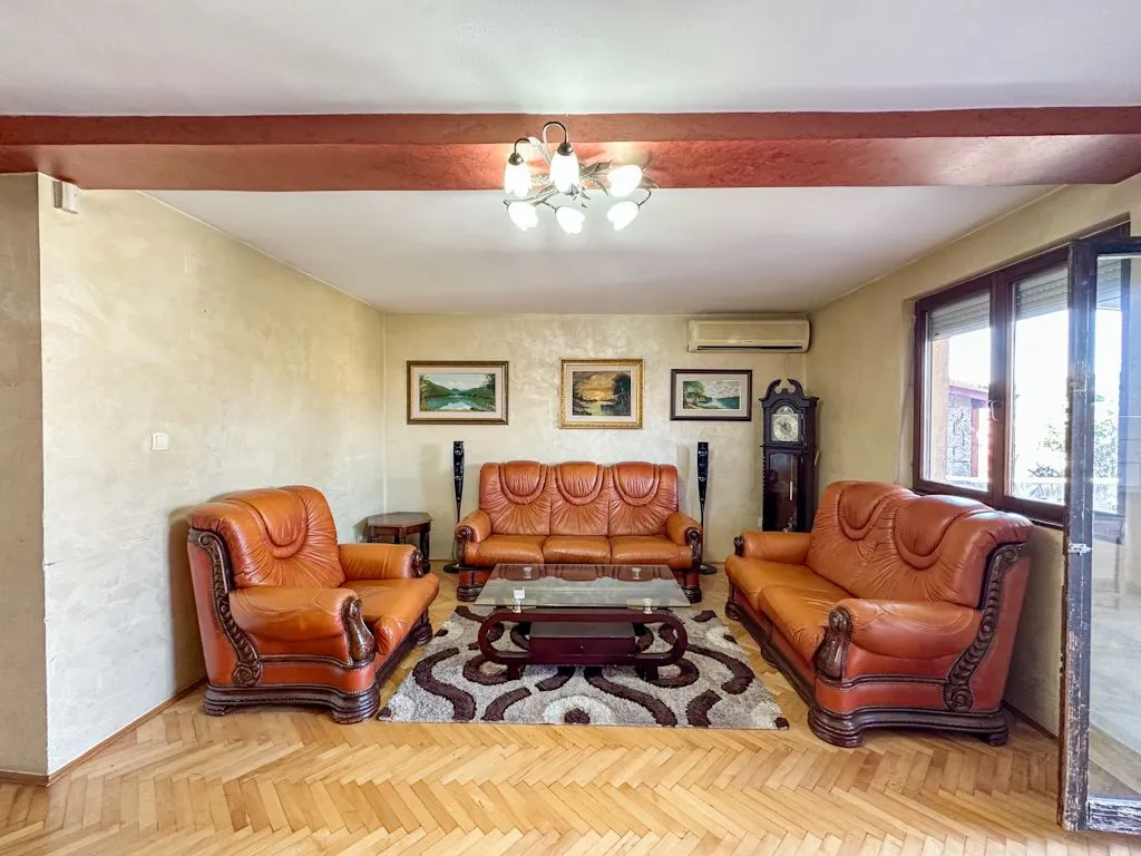 Izdavanje, kuća, 220m², Stari Aerodrom, Podgorica