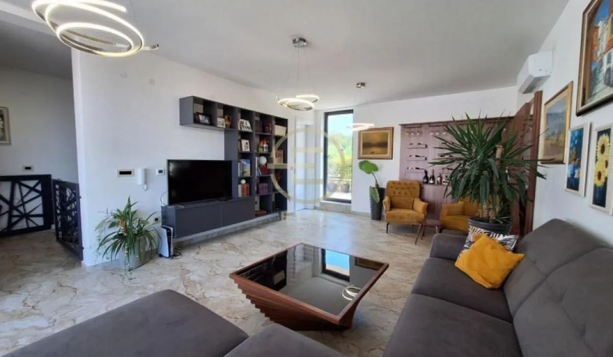 Prodaja, stan, 145m², Sremska Kamenica, Petrovaradin
