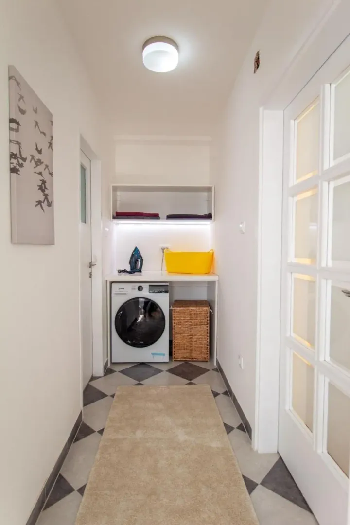 Izdavanje, trosoban stan, 70m², Slavija, Vračar Sve Podlokacije