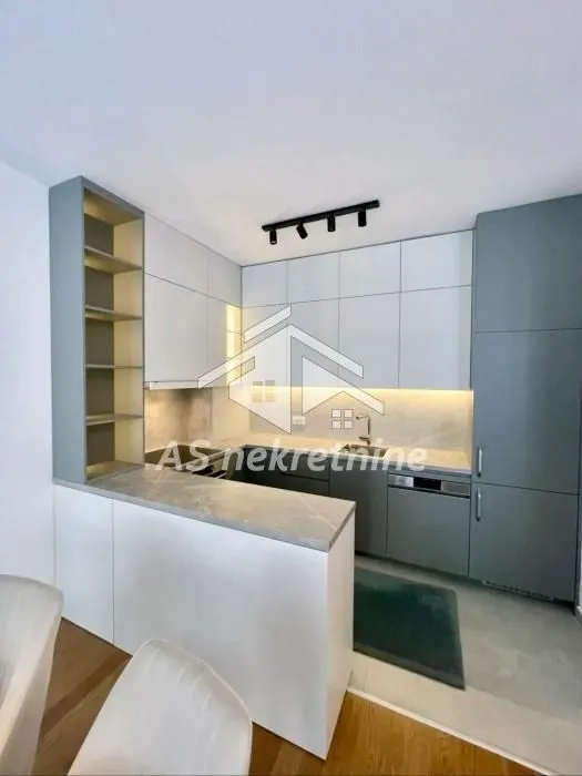 Rent, three bedroom apartment, 60m², Vračar Sve Podlokacije, Beograd