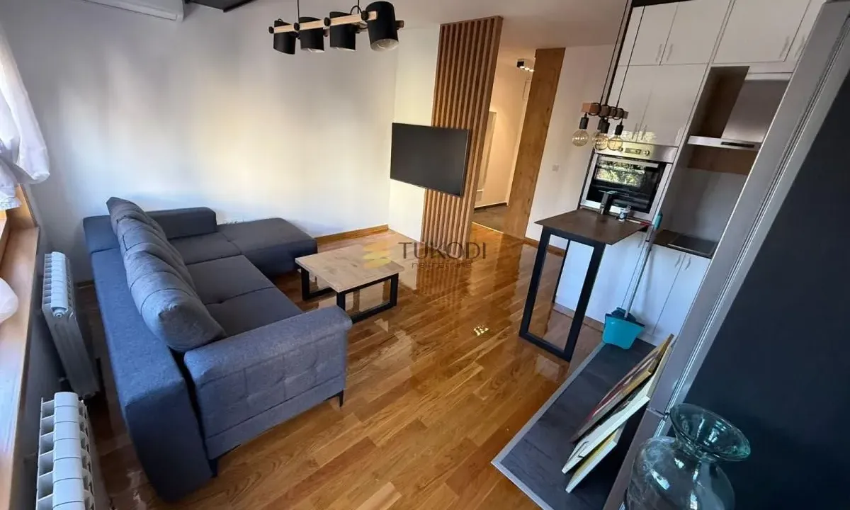 Rent, two bedroom apartment, 56m², Crveni Krst, Beograd