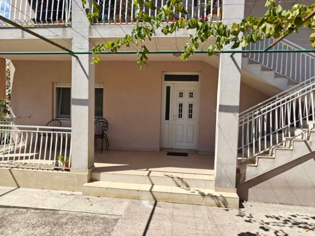 Izdavanje, dvosoban stan, 90m², Stari Aerodrom, Podgorica