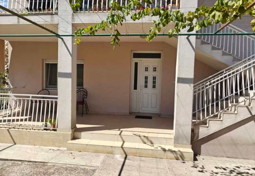 Izdavanje, dvosoban stan, 90m², Stari Aerodrom, Podgorica