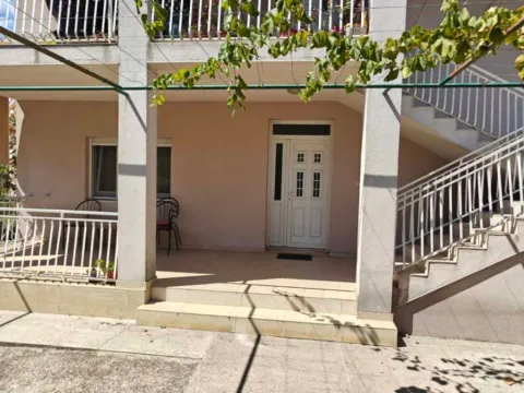 Izdavanje, dvosoban stan, 90m², Stari Aerodrom, Podgorica