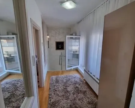 Izdavanje, četvorosoban stan, 100m², Centar, Novi Sad - image 21