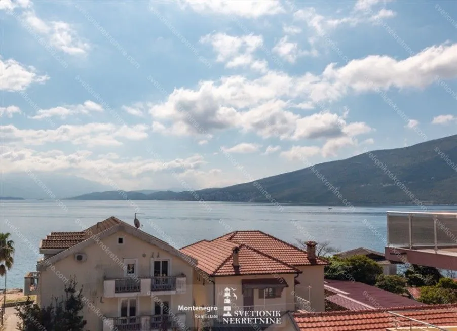 Prodaja, dvosoban stan, 96m², Đenovići, Herceg Novi