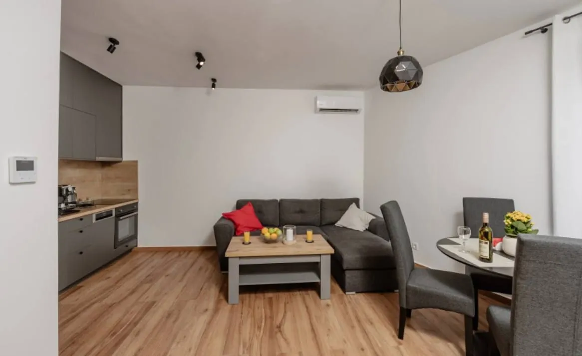 Prodaja, jednosoban stan, 43m², Dobre Vode, Bar