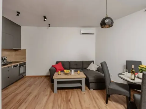 Prodaja, jednosoban stan, 43m², Dobre Vode, Bar - image 1