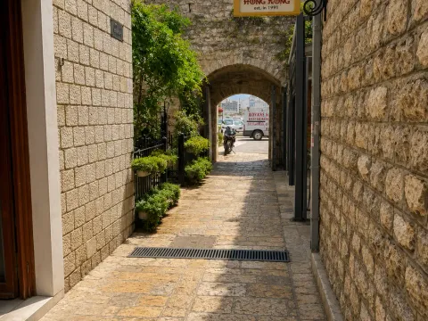 Izdavanje, poslovni prostor, 10m², Stari Grad, Budva - image 3