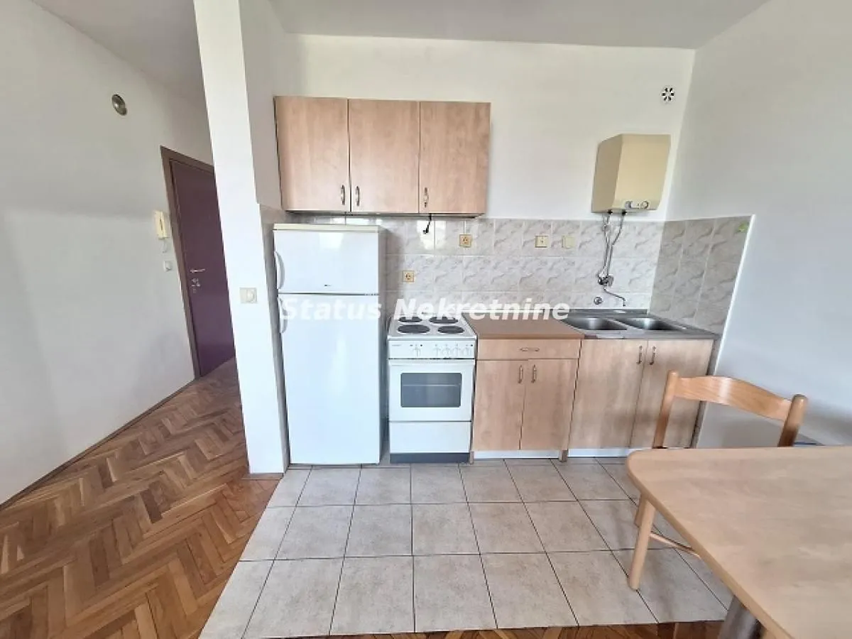 Izdavanje, garsonjera, 30m², Bulevar Oslobodjenja, Novi Sad Sve Podlokacije