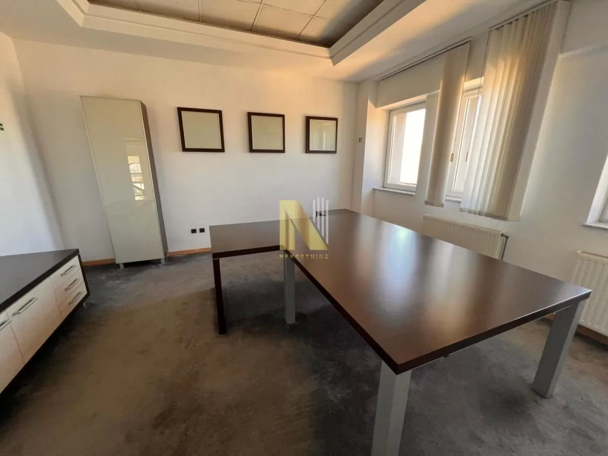 Rent, office space, 780m², Novo naselje, Novi Sad