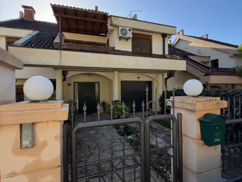 Izdavanje, stan, 285m², Gorica C, Podgorica - image 14