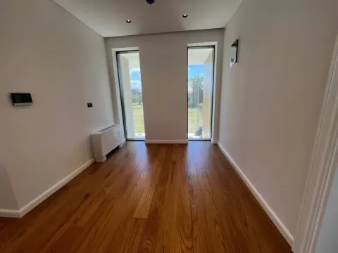 Sale, house, 250m², Gorica C, Podgorica - image 9