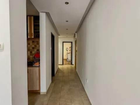 Izdavanje, poslovni prostor, 80m², Blok 5, Podgorica - image 2