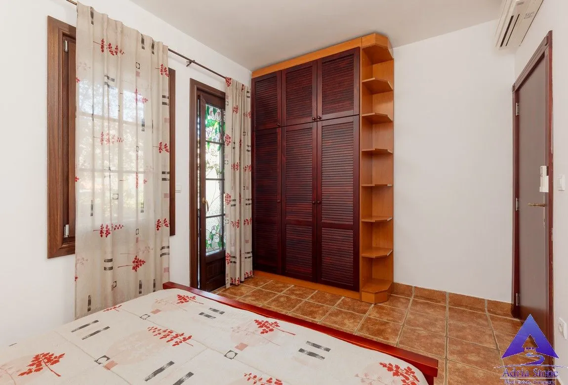 Prodaja, dvosoban stan, 84m², Kostanjica, Kotor
