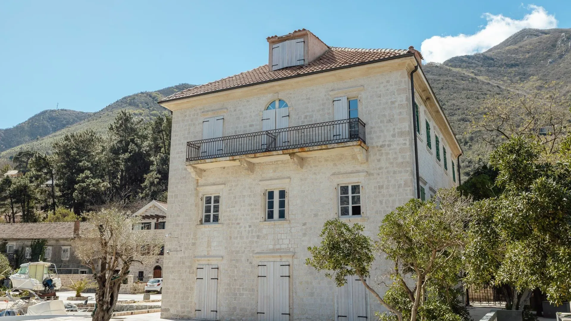 Sale, house, 550m², Prčanj, Kotor