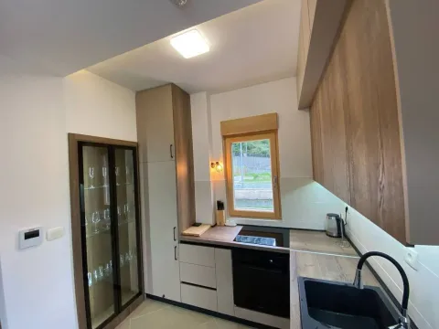 Prodaja, dvosoban stan, 62m², Dobrota, Kotor - image 8