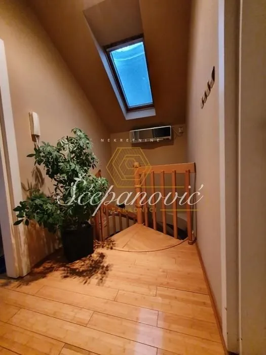 Prodaja, trosoban stan, 113m², Nova Detelinara, Novi Sad Sve Podlokacije