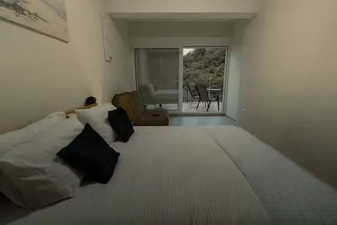 Bedroom with a double bed and access to the terrace.