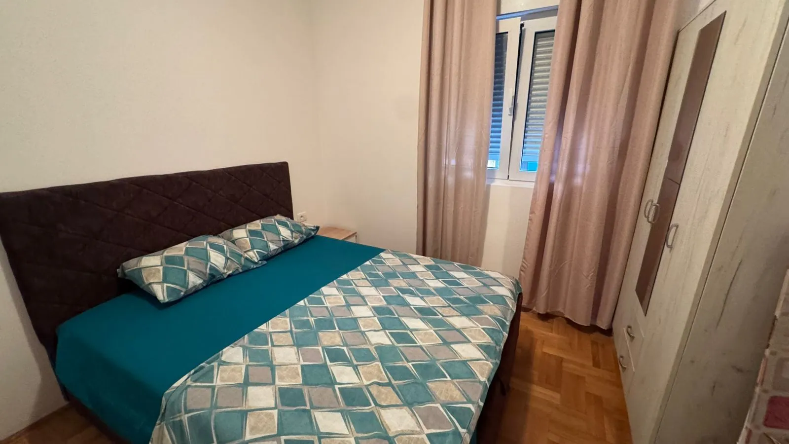 Izdavanje, dvosoban stan, 55m², Velji Vinogradi, Budva