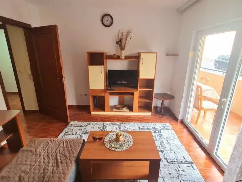 Rent, one bedroom apartment, 55m², Budva, Crna Gora - image 9