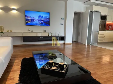 Izdavanje, kuća, 250m², Lipov gaj, Novi Sad Sve Podlokacije - image 6