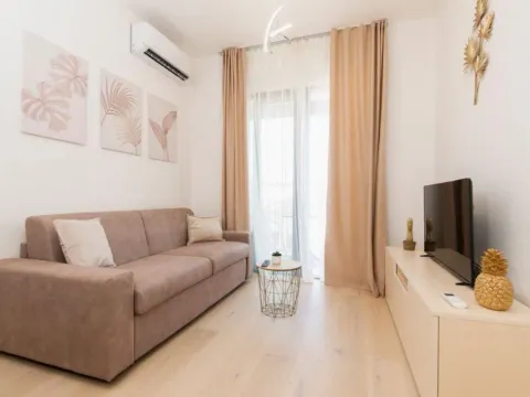 Izdavanje, jednosoban stan, 43m², Kalimanj, Tivat