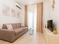 Rent, one bedroom apartment, 43m², Kalimanj, Tivat - image 1
