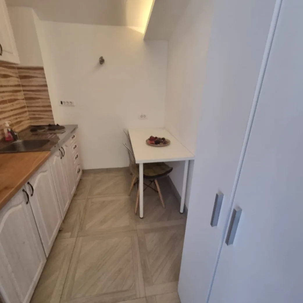 Izdavanje, jednosoban stan, 40m², Tološi, Podgorica