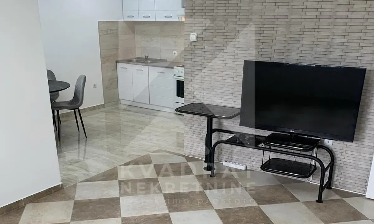 Izdavanje, dvosoban stan, 65m², Blok 5, Podgorica
