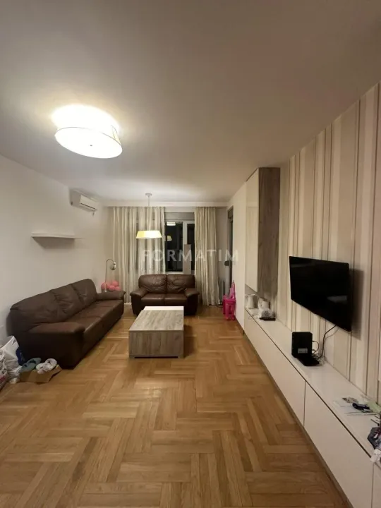 Izdavanje, četvorosoban stan, 89m², Crveni Krst, Beograd