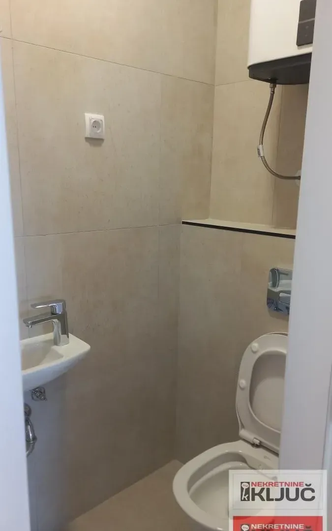 Prodaja, četvorosoban stan, 70m², Sremska Kamenica, Petrovaradin