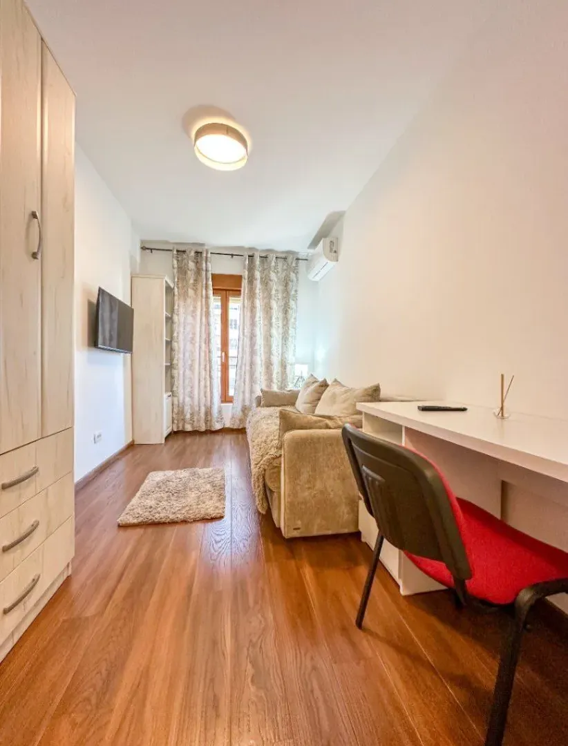 Izdavanje, dvosoban stan, 69m², Master Kvart, Podgorica