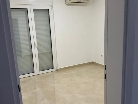 Rent, house, 500m², Stari Aerodrom, Podgorica - image 9