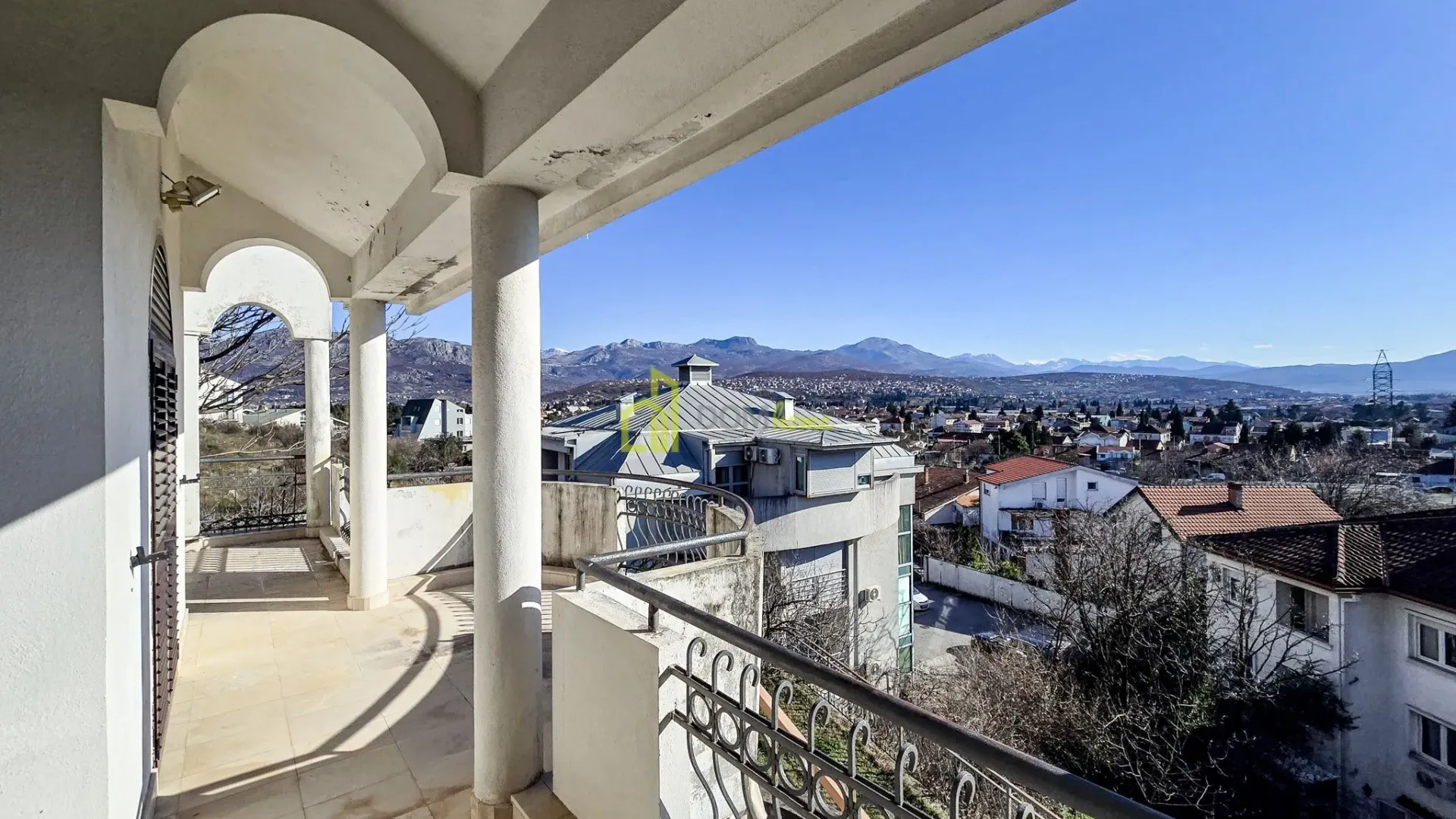 Rent, house, 380m², Gorica C, Podgorica