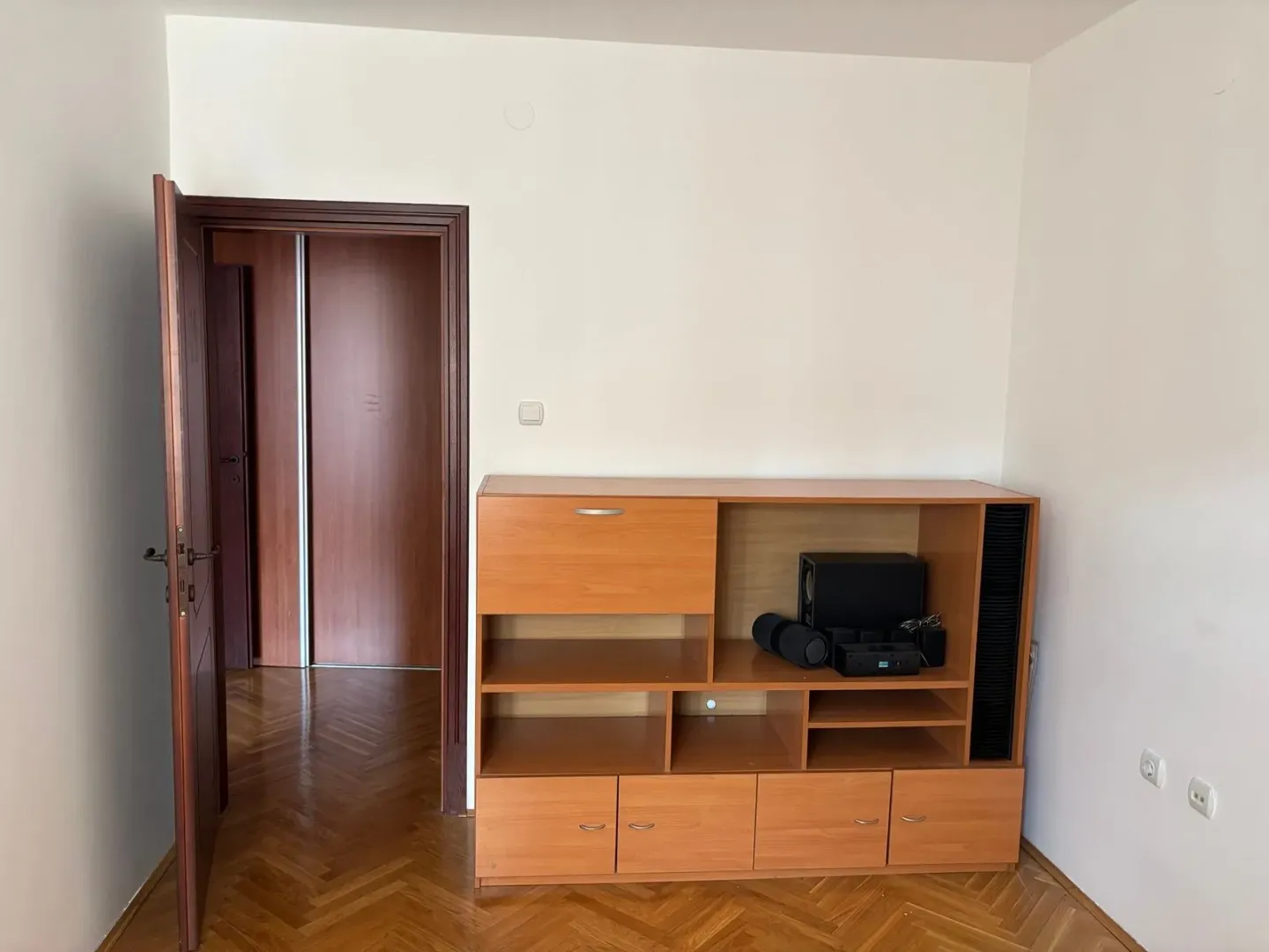 Izdavanje, dvosoban stan, 60m², Blok 9, Podgorica
