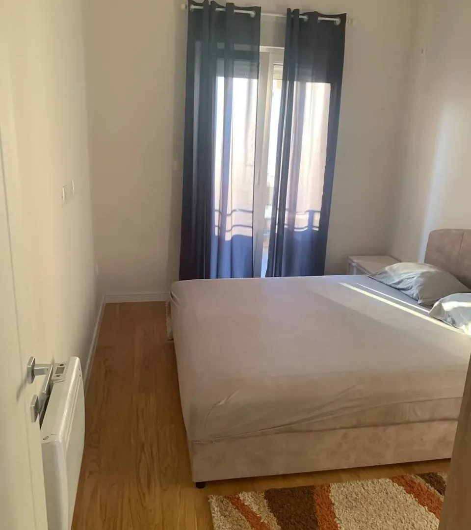 Izdavanje, jednosoban stan, 49m², Central Point, Podgorica