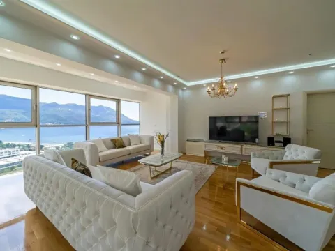 Izdavanje, trosoban stan, 150m², Dukley Gardens, Budva - image 2