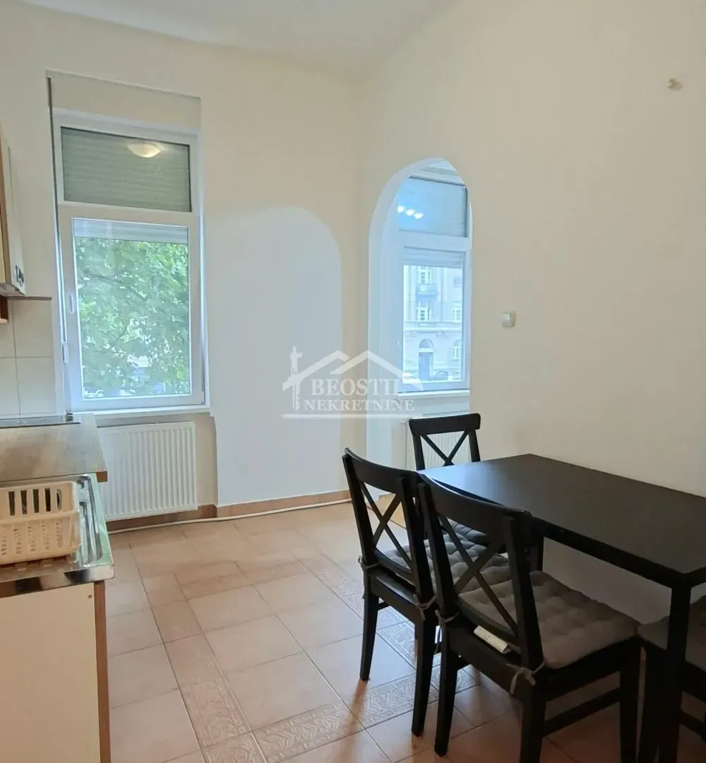 Izdavanje, dvosoban stan, 57m², Đeram Pijaca, Beograd