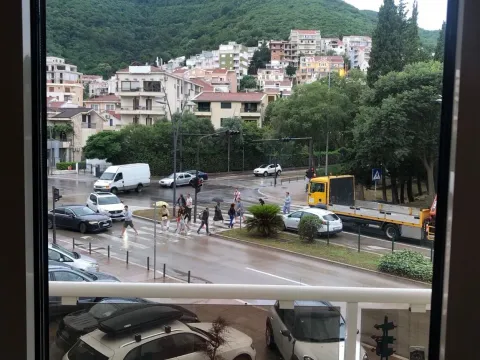 Izdavanje, jednosoban stan, 55m², Centar, Budva - image 5