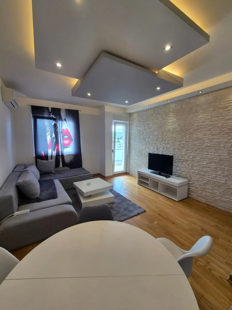 Izdavanje, jednosoban stan, 45m², City Kej, Podgorica