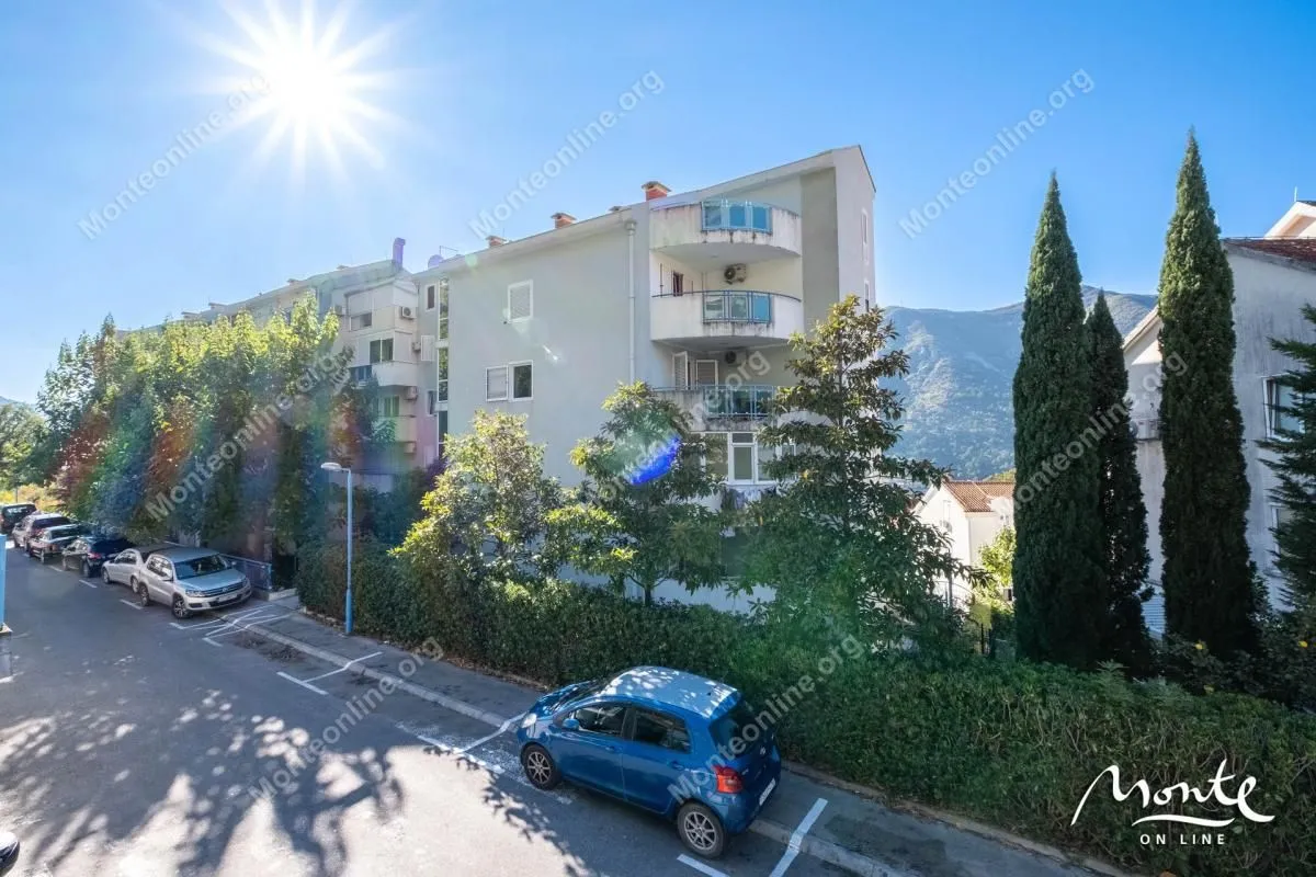 Prodaja, dvosoban stan, 48m², Dobrota, Kotor